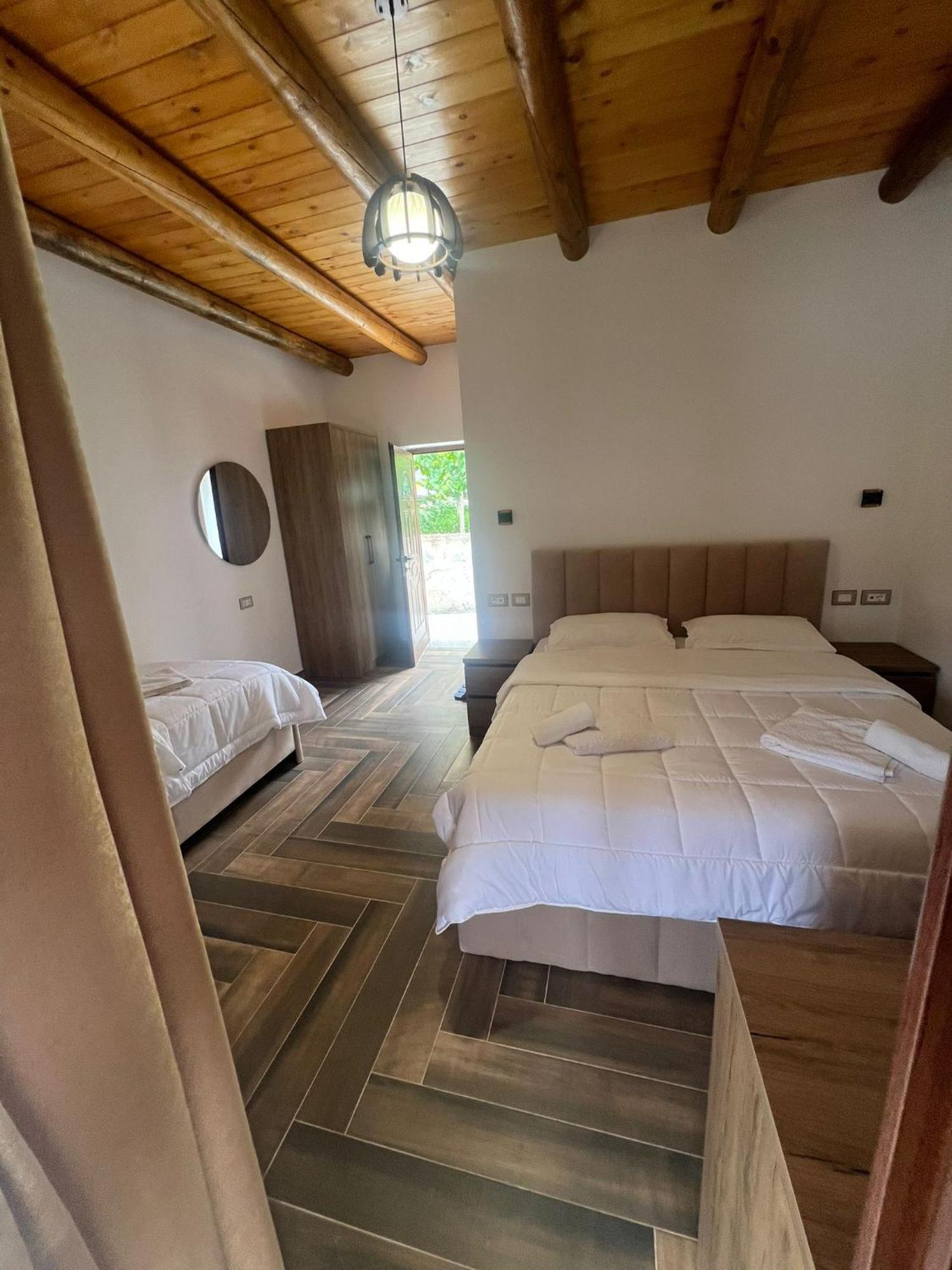 Guest House Bracaj Zhaban Exterior photo