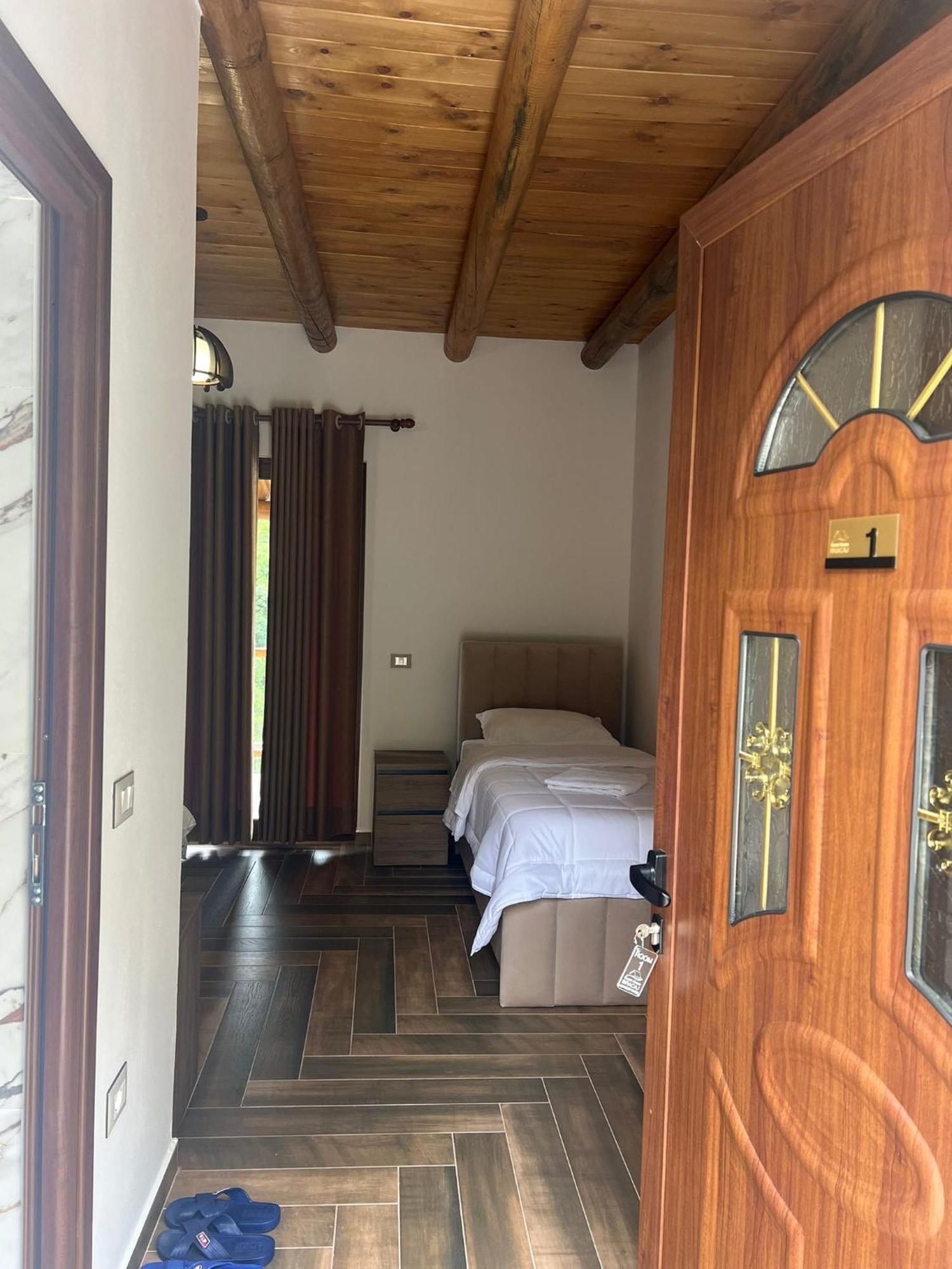 Guest House Bracaj Zhaban Exterior photo